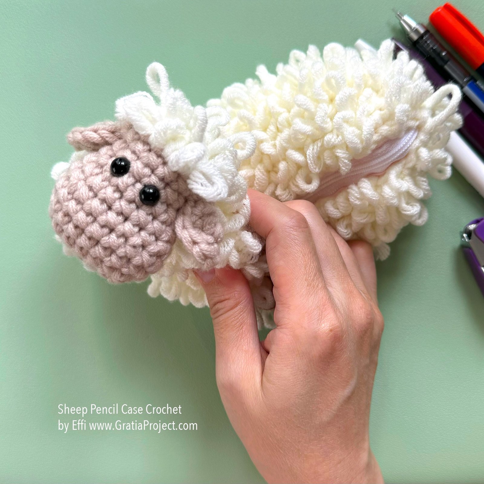 sheep-pencil-case-crochet-amigurumi